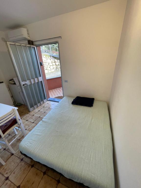 Soggiorno di Acquamarina con accesso al giardino